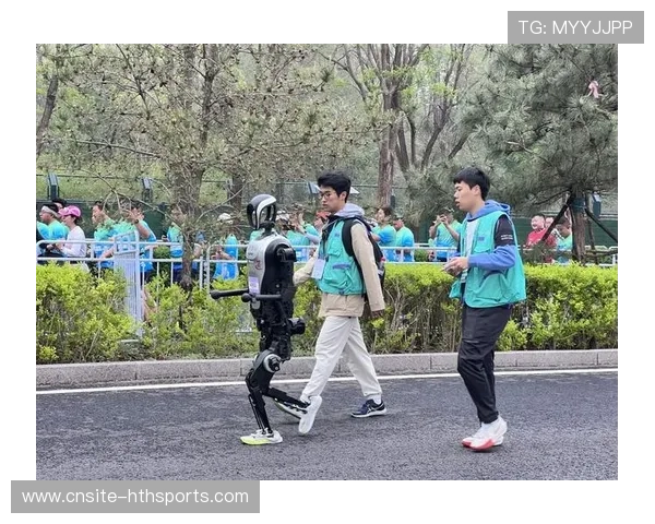 具身智能机器人火炬手“夸父”首次点燃全运会圣火,开启未来体育新纪元 具身智能机器人火炬手“夸父”首次点燃全运会圣火,开启未来体育新纪元