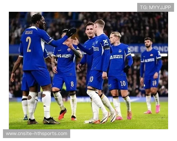 富勒姆前场配合顺畅,佩雷拉远射极具质量