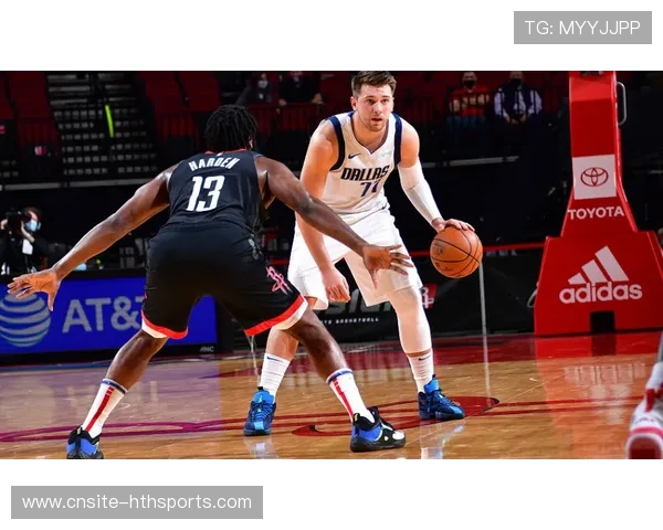 东契奇精准助攻内线扣篮得手,独行侠持续发力 东契奇精准助攻内线扣篮得手,独行侠持续发力