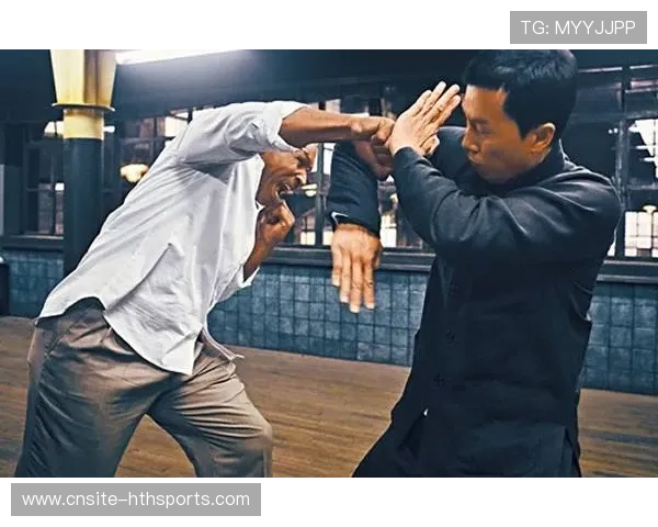 拳击老将宝刀未老，一记重拳点燃全场