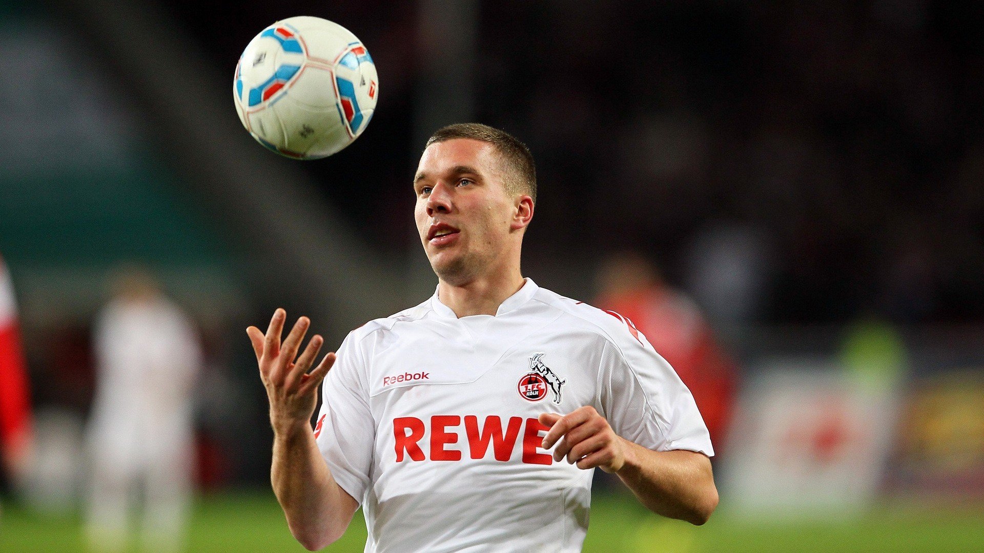 世界足球转会市场最新消息